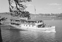 Höyrylaiva Tarjanne – lyhyt historia Höyrylaiva Tarjanne reitillään Virtain Romppaansalmessa. Kuvaaja Aarne Pietinen, vuosi 1938. Museoviraston kokoelma.