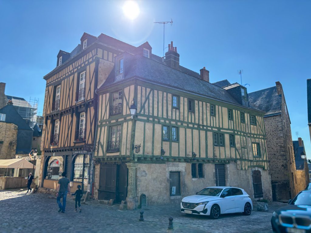 Architectural details in Le Mans.